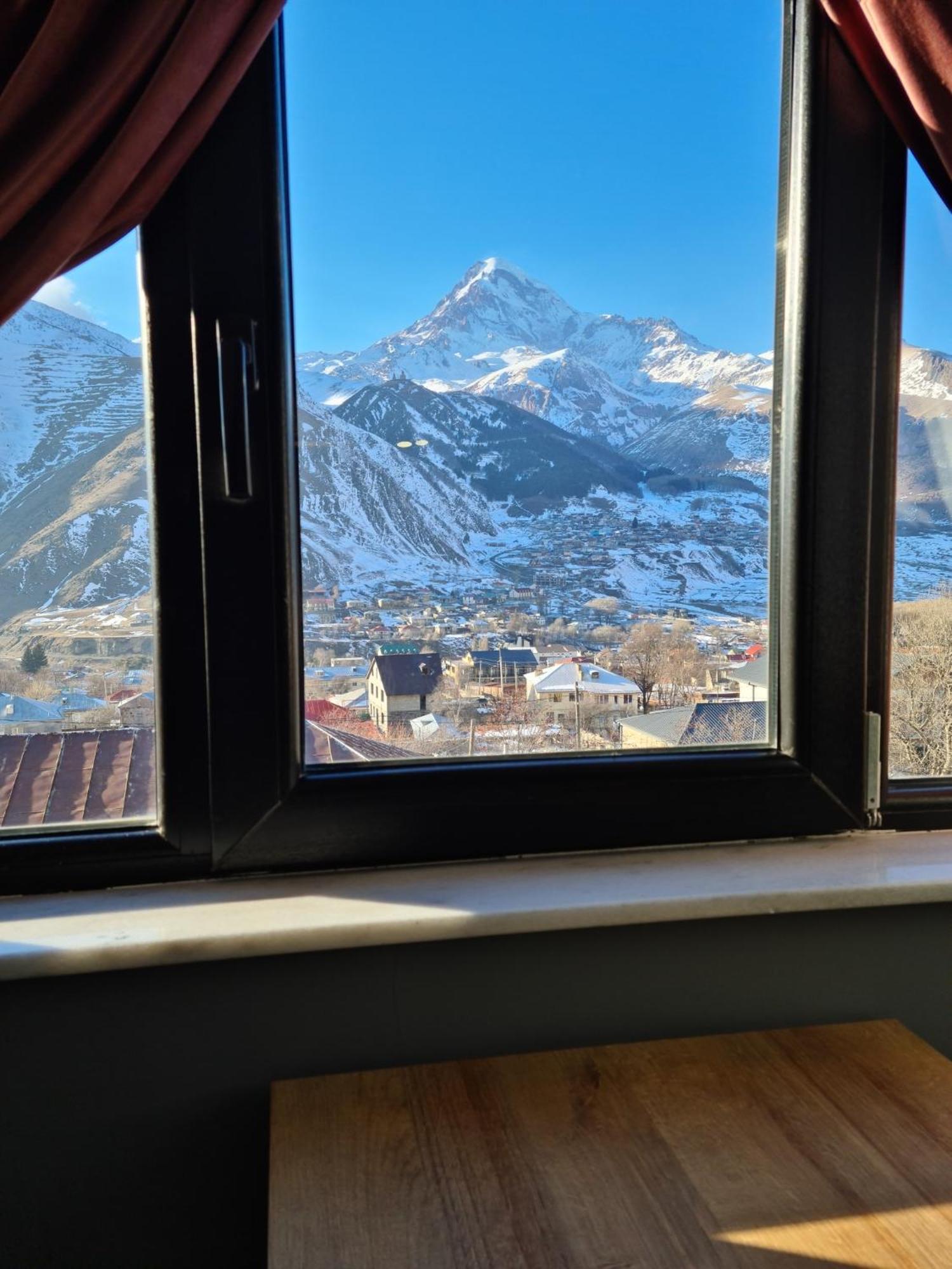 Hilltop Kazbegi Hotel Екстериор снимка