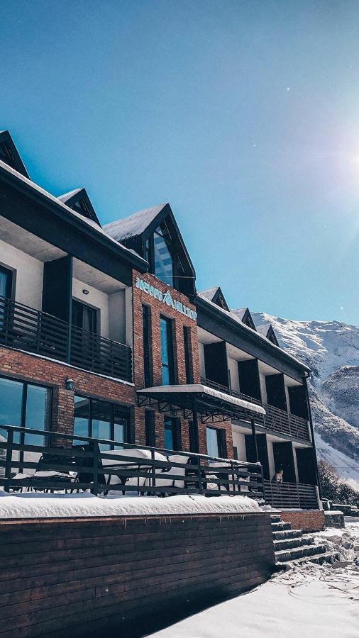 Hilltop Kazbegi Hotel Екстериор снимка